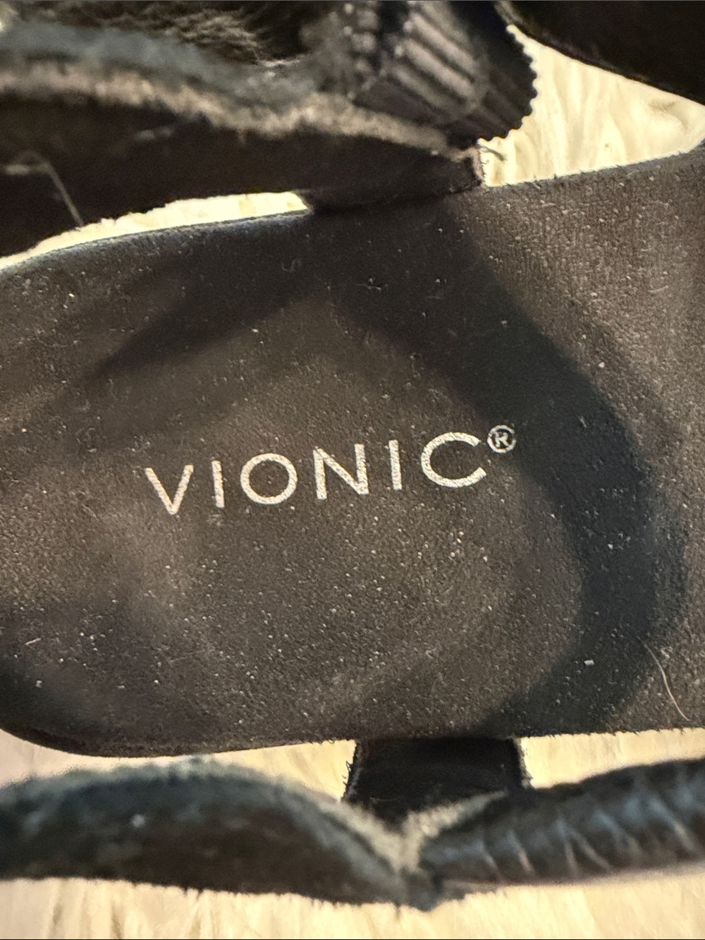 Vionic Black Leather Crisscross Ankle Strap Sandals size 6 excellent condition - Picture 2 of 8